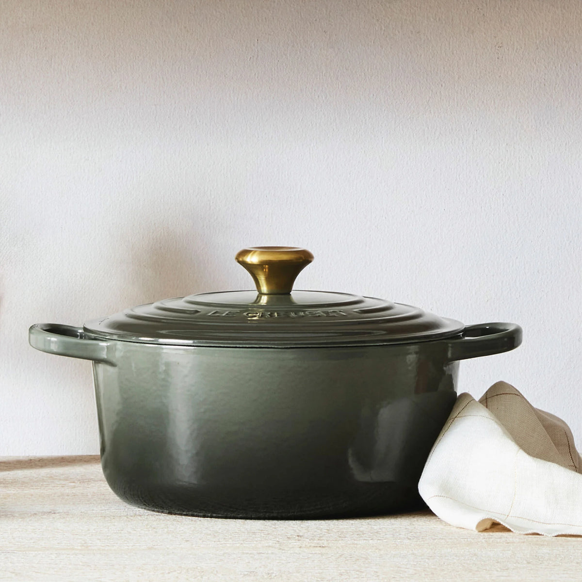 Signature Round Dutch Oven